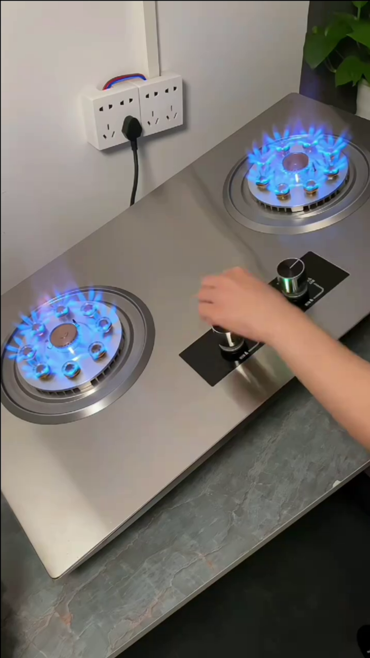 Countertop Double Burner, 1200 Watts Electric Hot Plate, Temperature Controls, Power Indicator Lights, Easy to Clean - Image 2