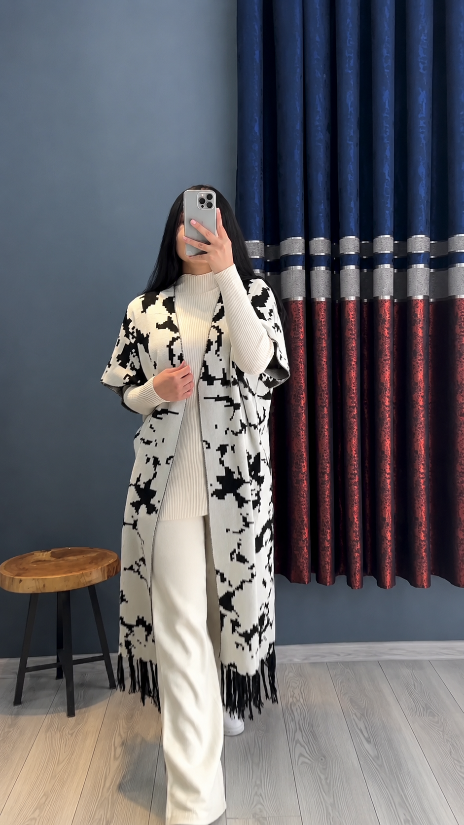 Women's Winter Abstract Knit Cape
