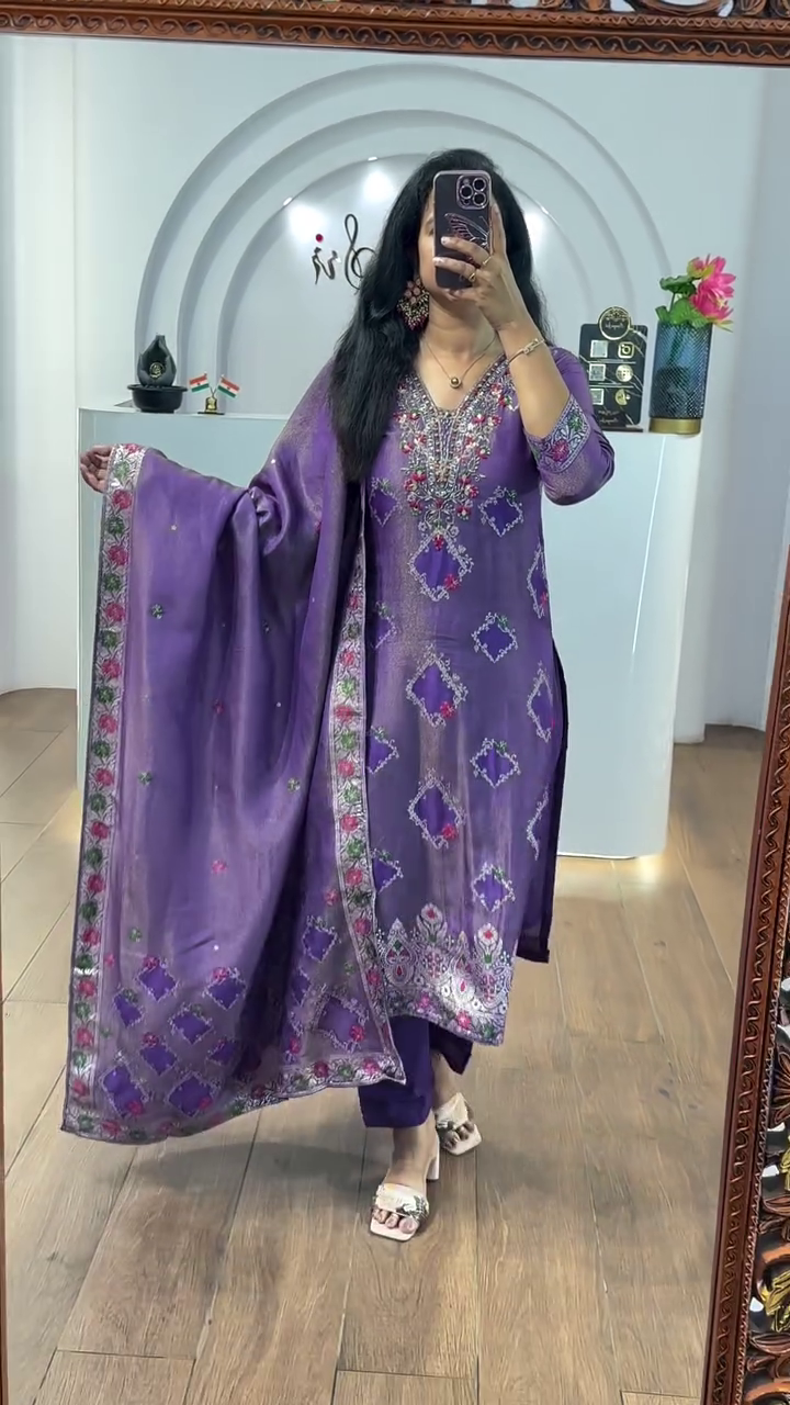Women's Lime Green Embellished Kurta Set - Image 2