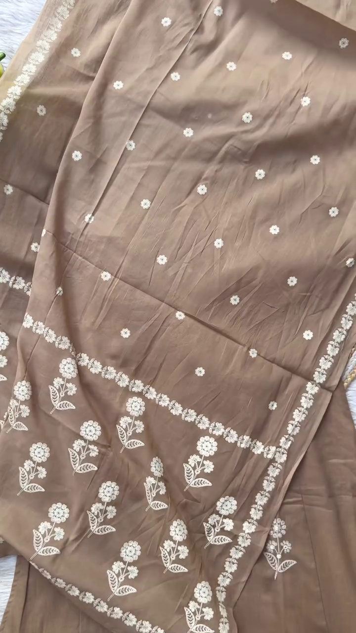 Women's Mauve Floral Embroidered Kurta Set - Image 4