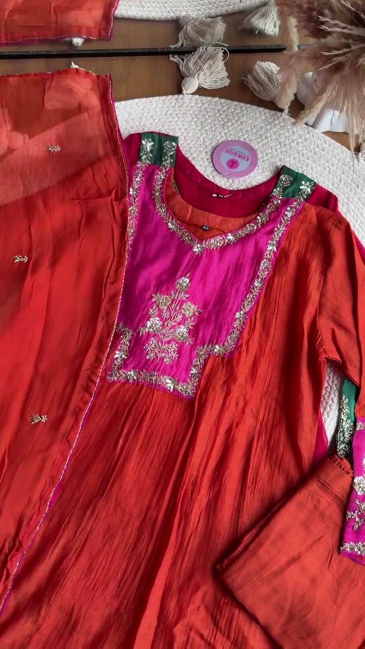 Women's Pink and Green Embroidered Kurta Set - Image 4