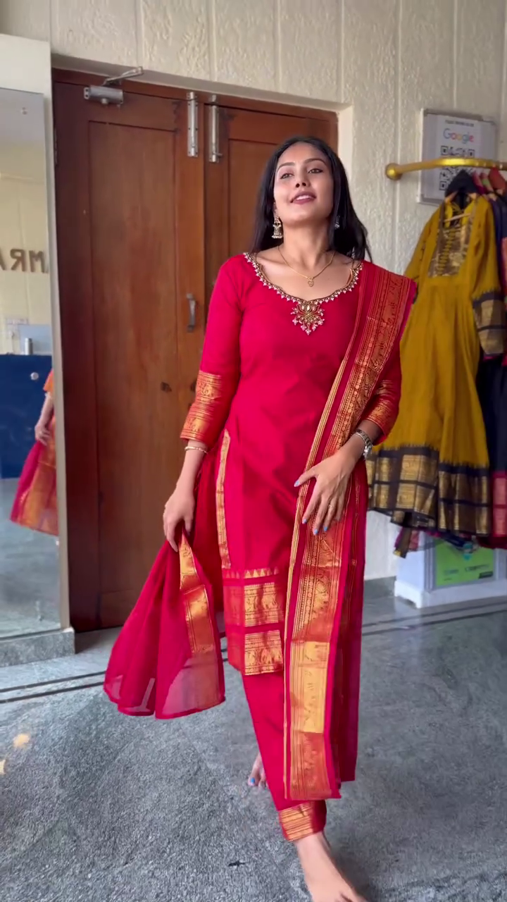 Women's Red Embroidered Kurta Set - Image 2