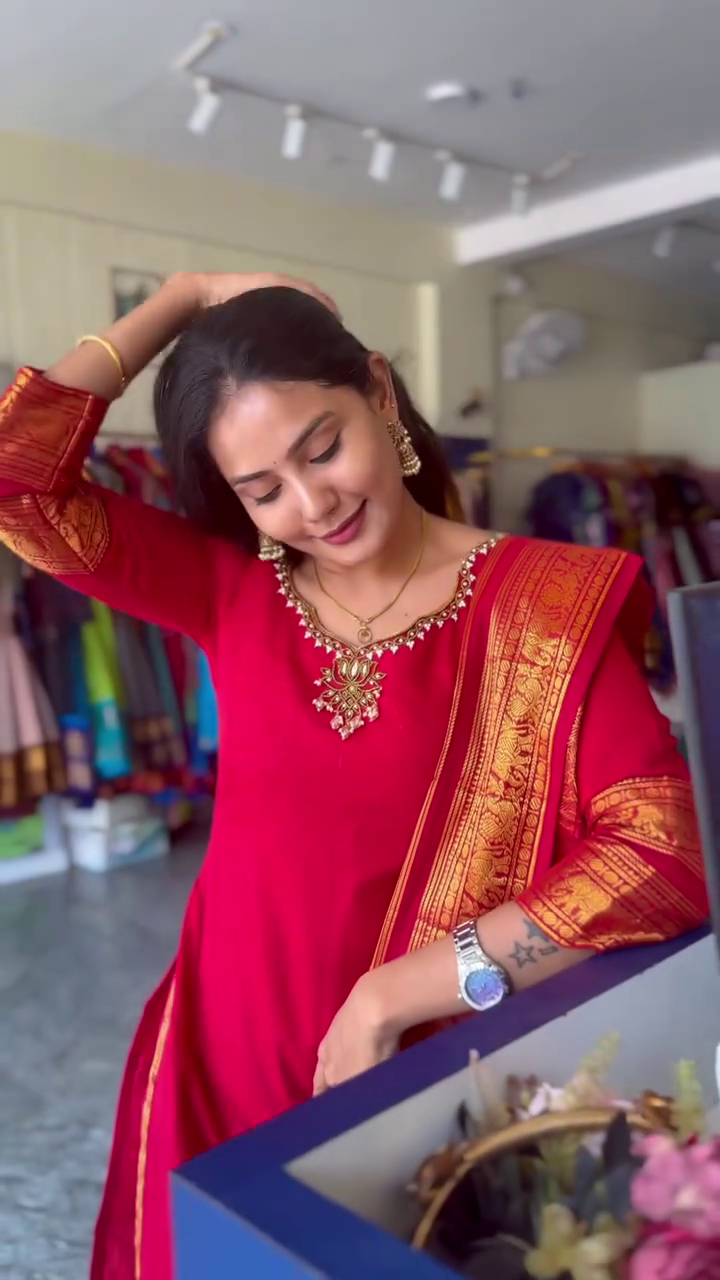 Women's Red Embroidered Kurta Set - Image 3